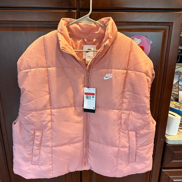 Pink/salmon oversized NIKE puffer vest - Picture 6 of 7